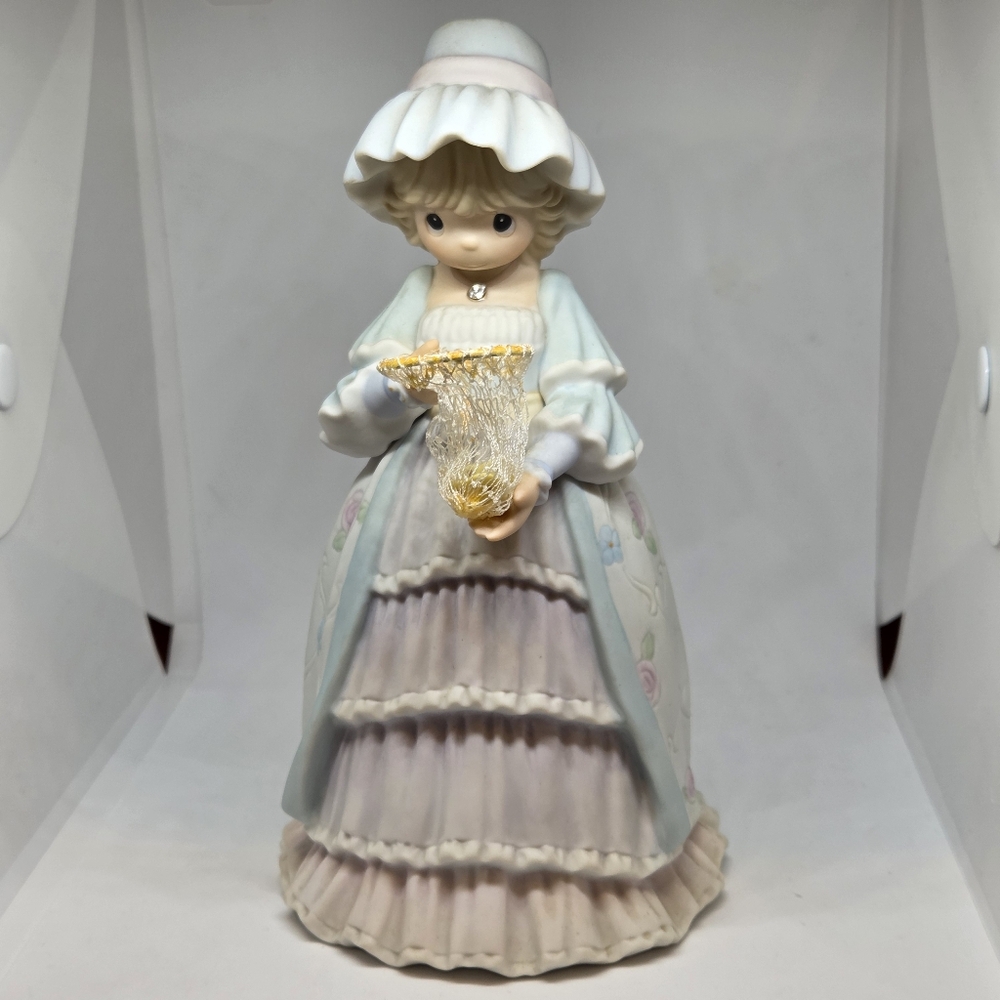 Porcelain Figurine "Have Faith in God" Item #505153